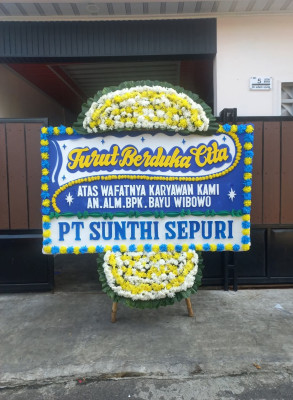 Papan Bunga Duka di Teluk Ampimoi