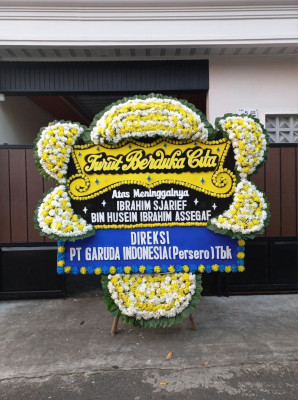 Papan Bunga Duka di Teluk Ampimoi
