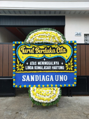 Papan Bunga Duka di Teluk Ampimoi